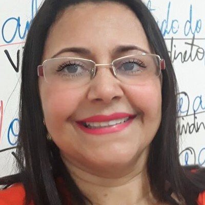 Foto da professora Luciane Freitas